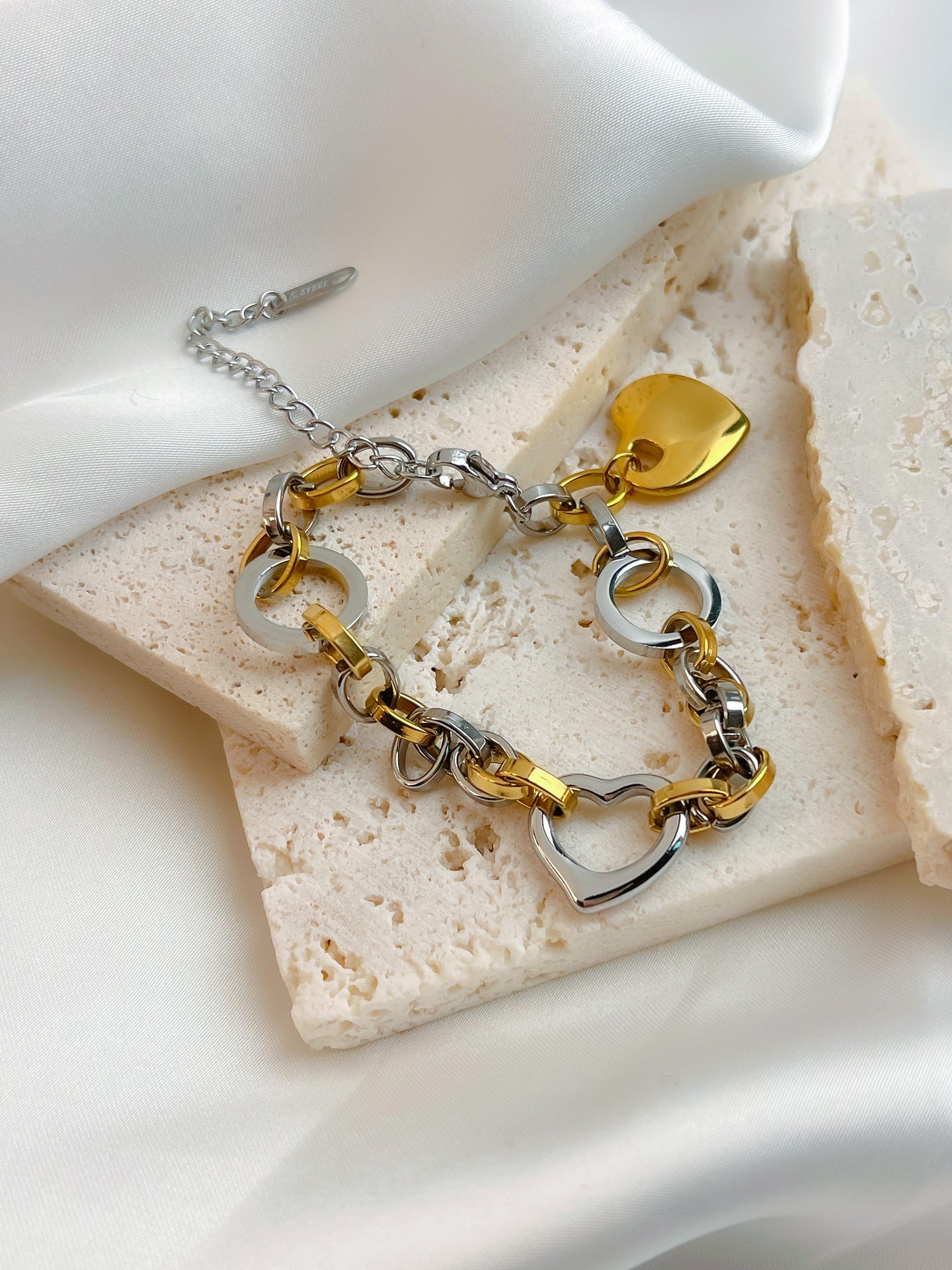 Wholesale Titanium steel gold-plated two-color hollow peach heart chain